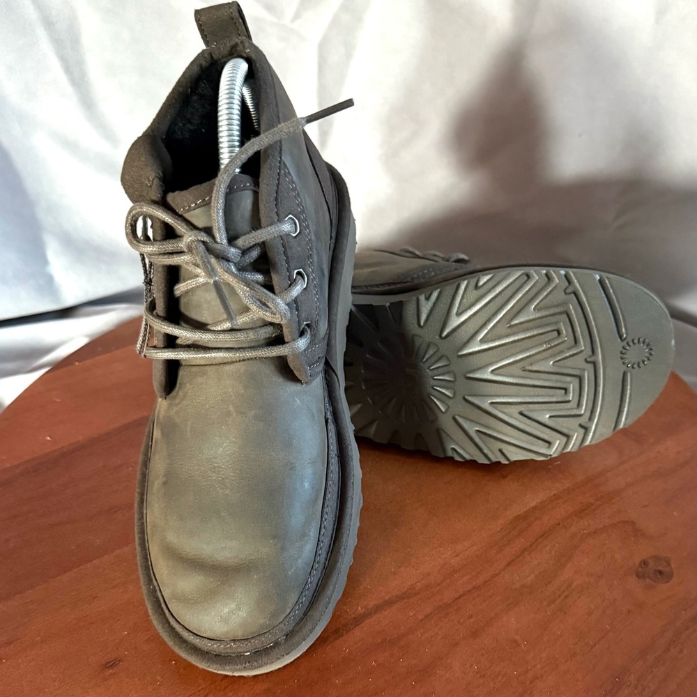 UGG Neumel Zip Chukka Boots‎ Mens Size 6 Grey Leather Side Zip Fur Lined Unisex